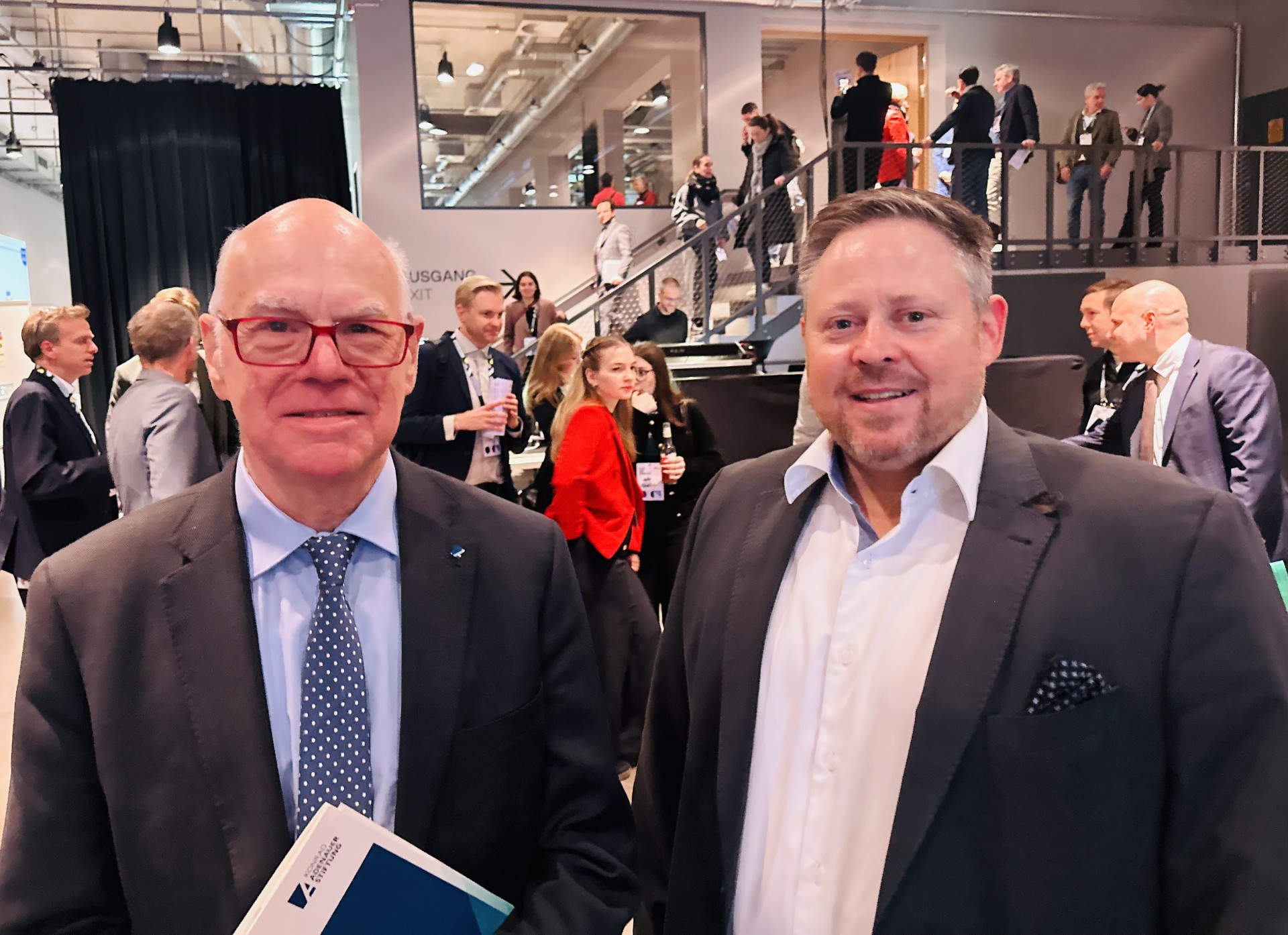 v.l.: Prof. Dr. Norbert Lammert, Vorsitzender der Konrad-Adenauer-Stiftung e.V. und Sascha Frömming, Chief Technology Officer CEDES