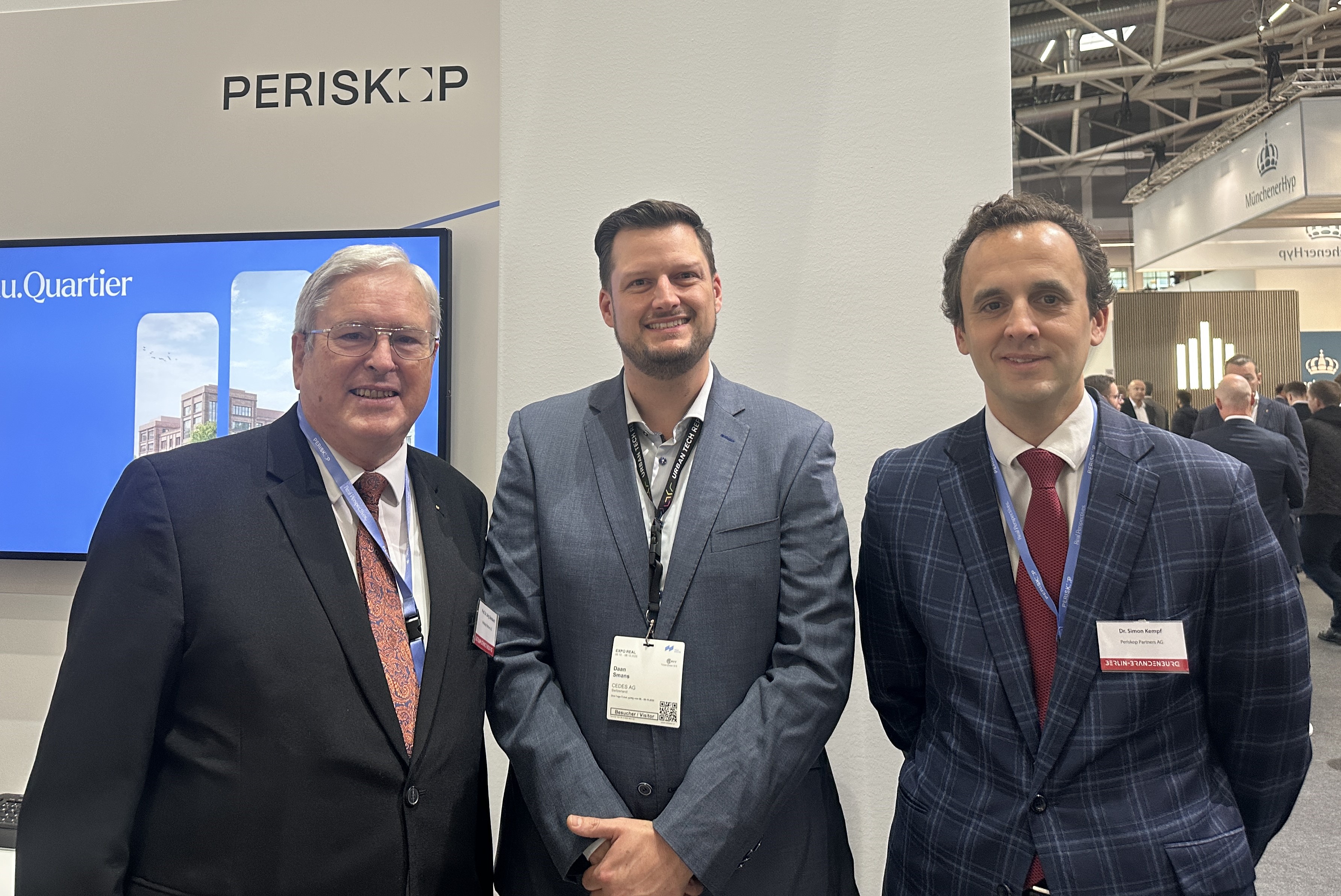 (v.l.): Prof. Dr. Jörg Steinbach, ehemaliger Minister für Wirtschaft, Arbeit und Energie des Landes Brandenburg, Daan Smans, President Business Development IoT & Digital Products von CEDES und Dr. Simon Kempf, Managing Director von PERISKOP Partners AG